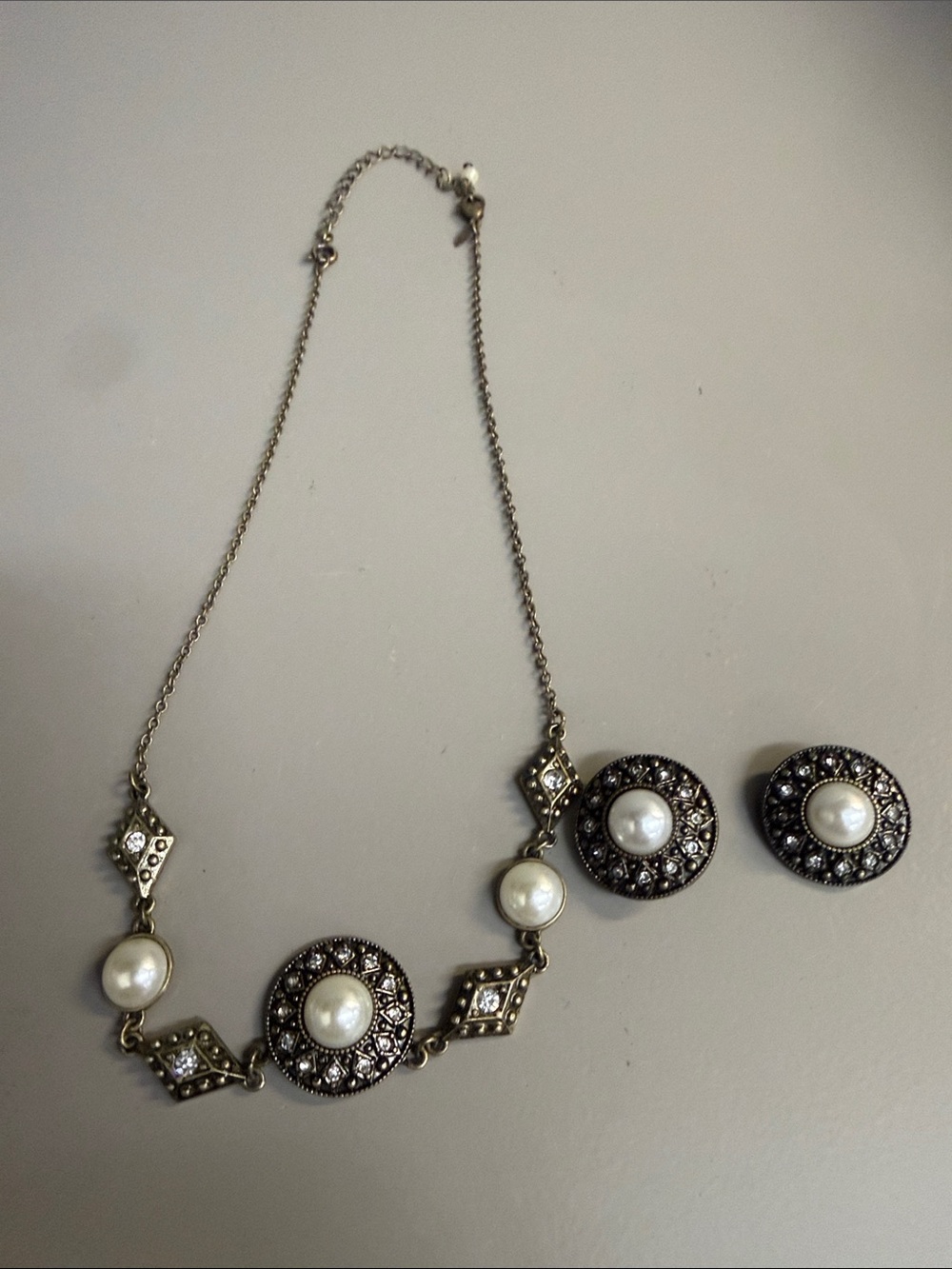 Avon Vintage SAQ Bronze Necklace & Earring Set Faux Pearl 18’’ Clip On Rare Find